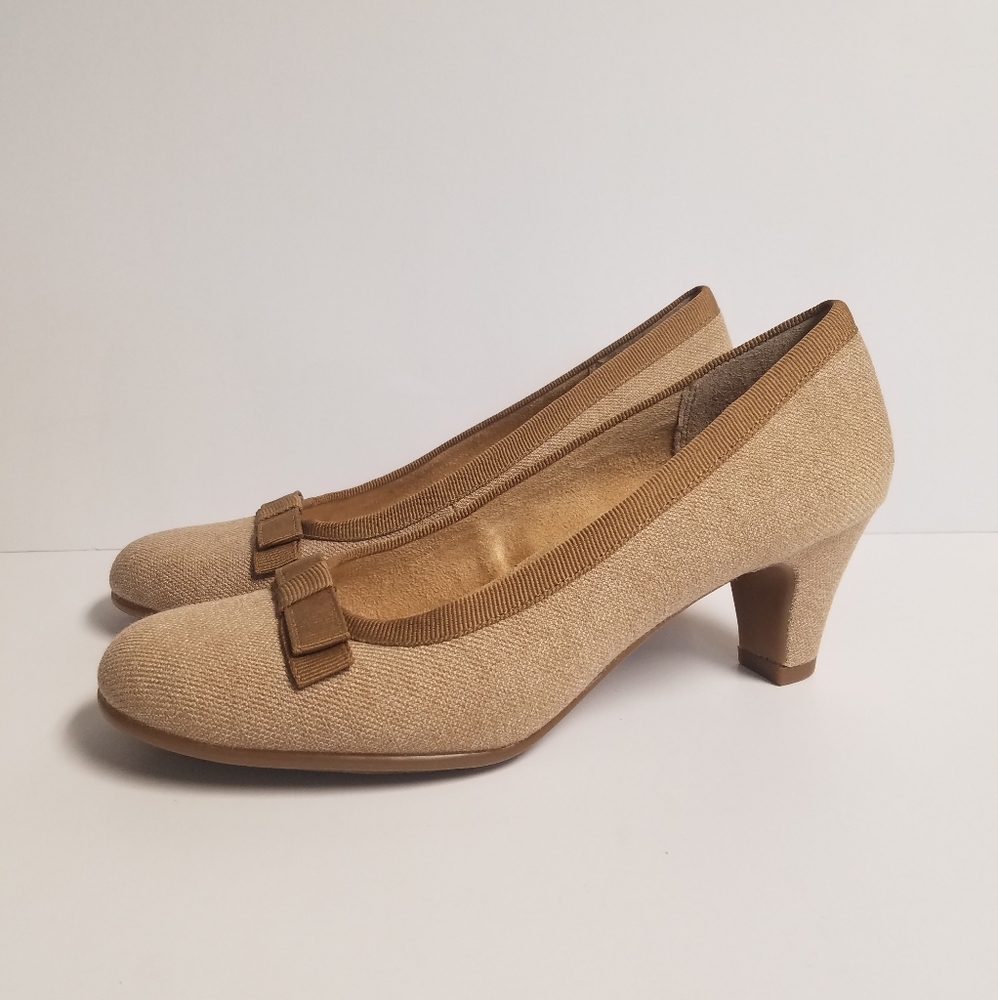 NWOT Aerosoles comfortable mid heels